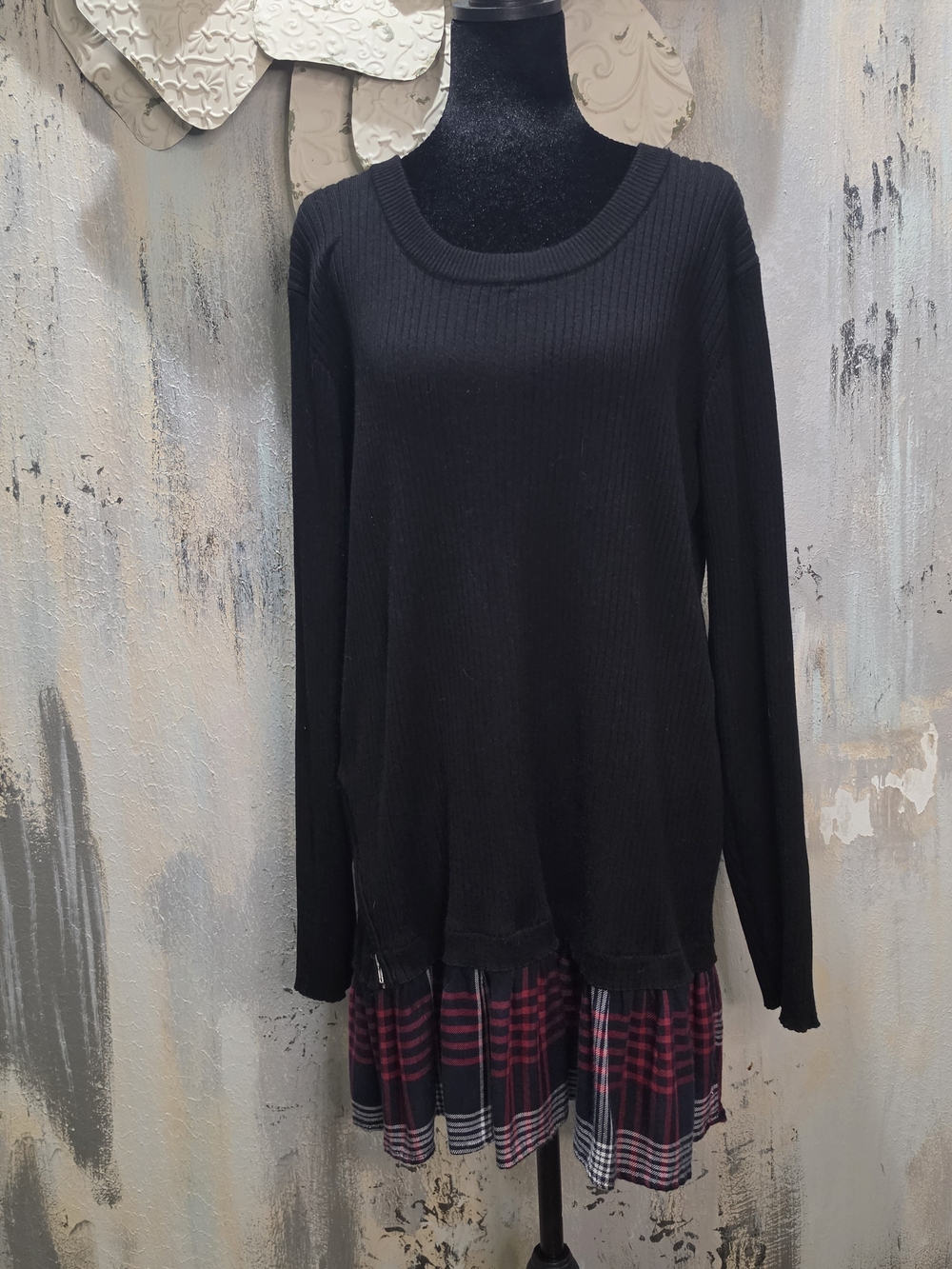 torrid Black Knit Long-Sleeve Tunic with Red Plaid Hem Size 4x